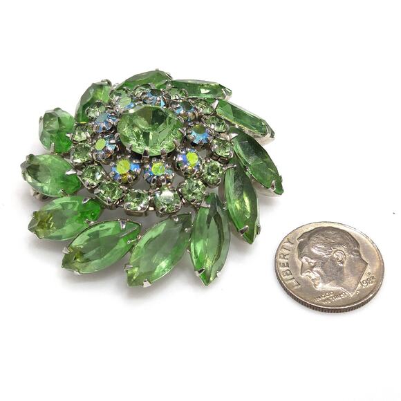 Vintage Peridot Green Rhinestone Domed Brooch, Aurora Borealis, 1960s - Picture 10 of 10